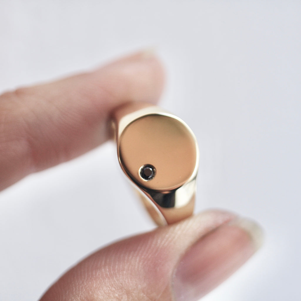 Medium Circle Signet Ring