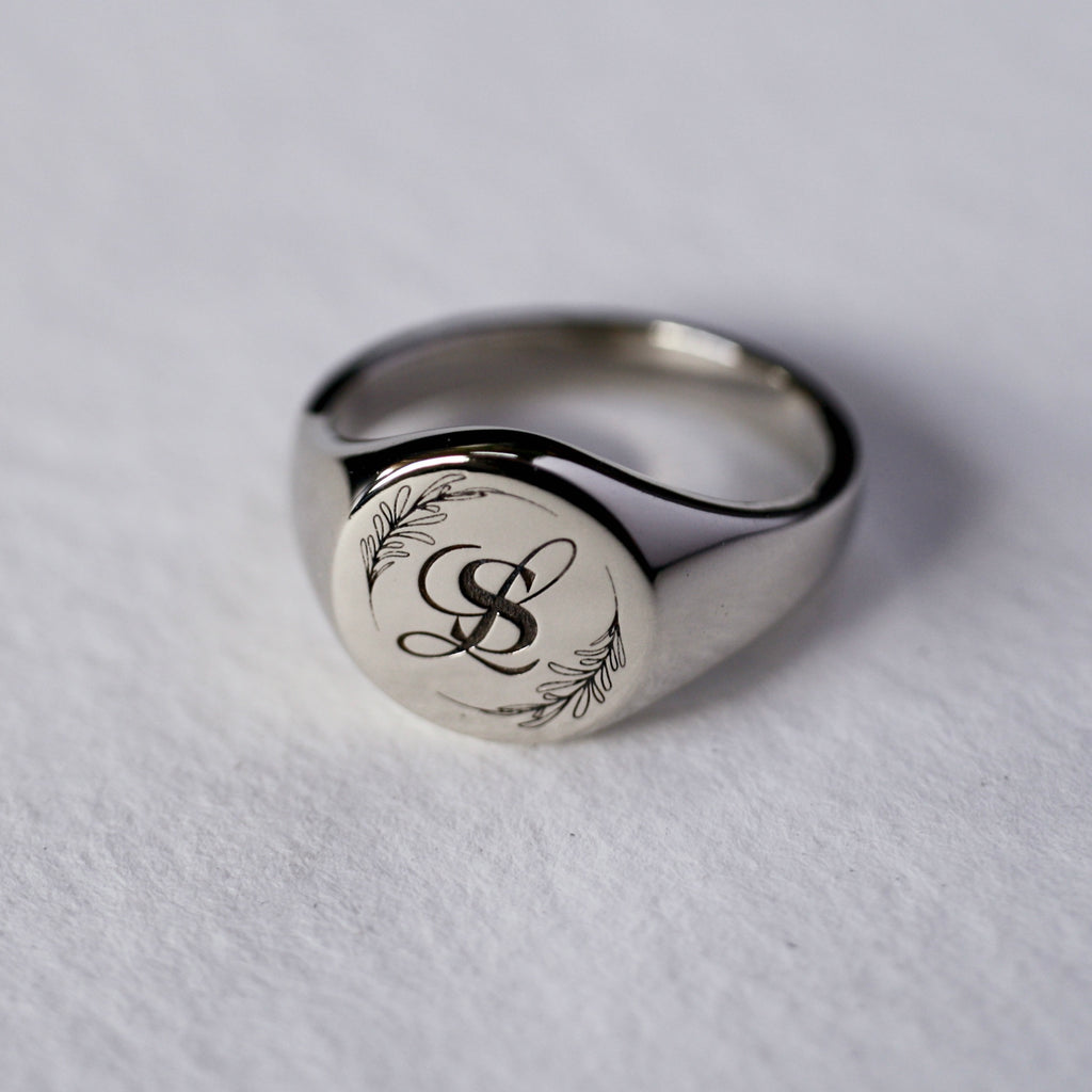 Medium Circle Signet Ring