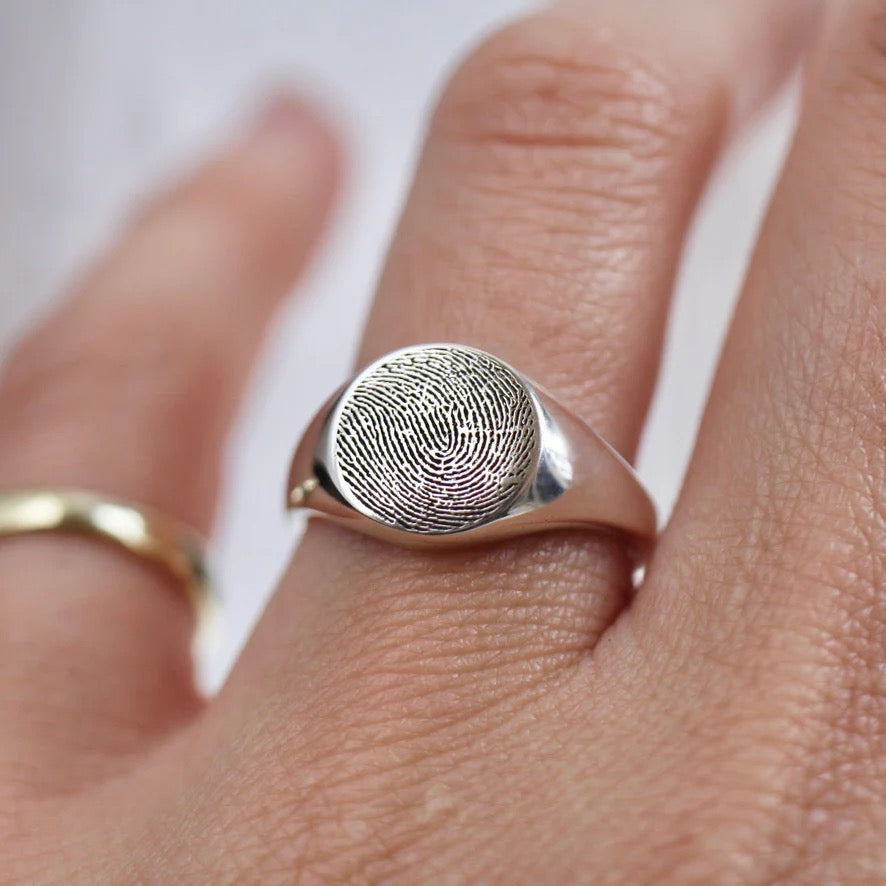 Medium Circle Signet Ring