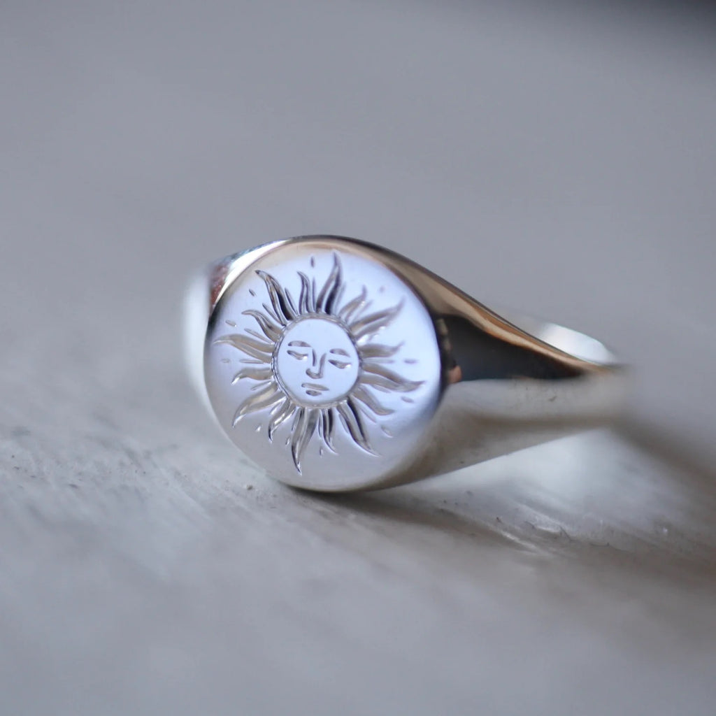 Medium Circle Signet Ring