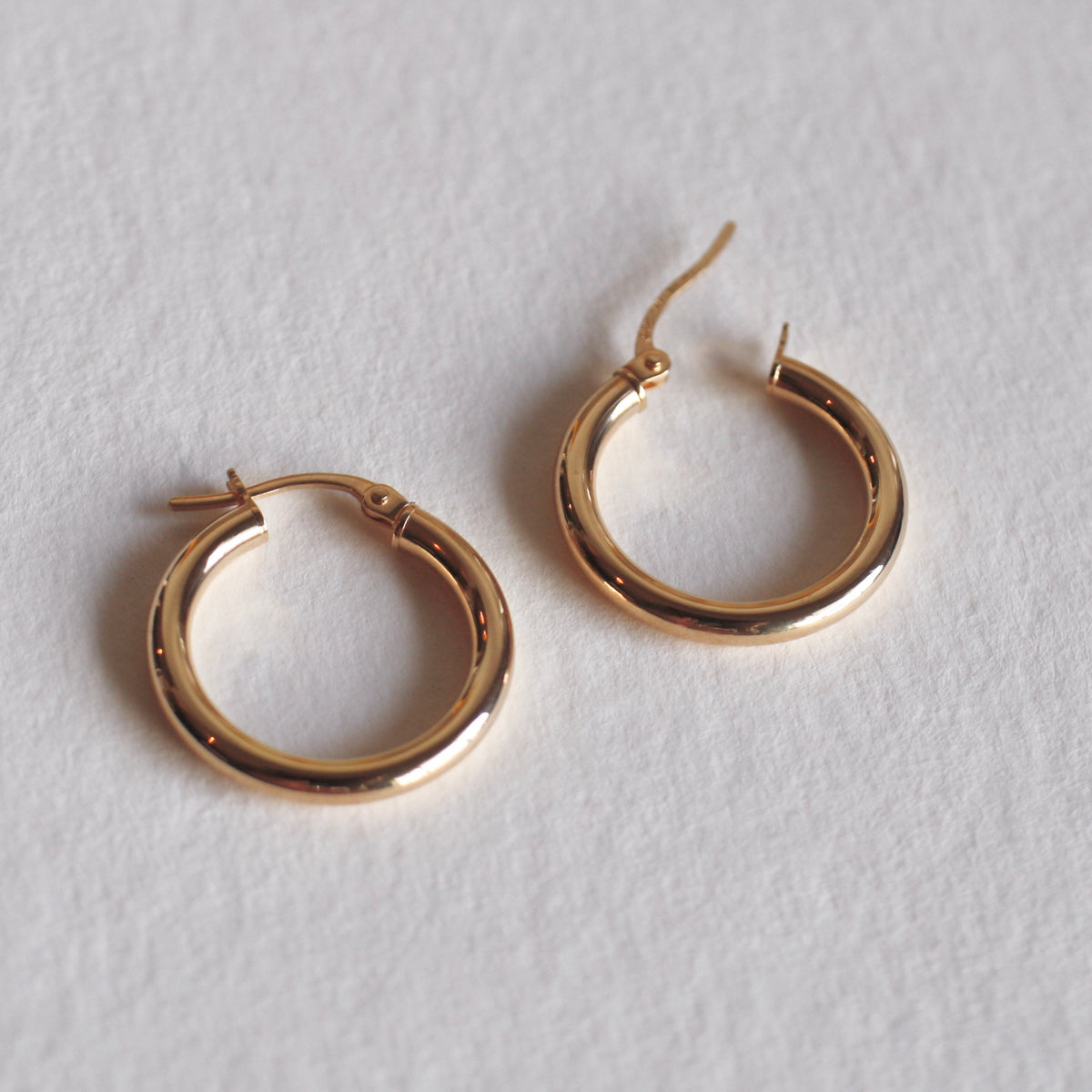 9ct Gold Hoop Earrings (20mm) | Jade Rabbit Design