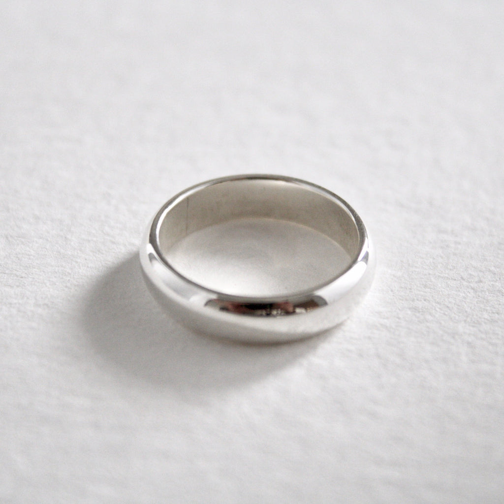 A simple and elegant silver D-shaped band by Jade Rabbit Design